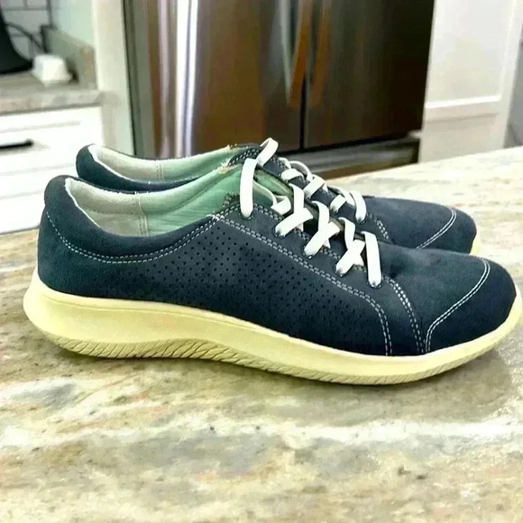 Dr. Scholl's Shoes - Dr Scholl's Be Free Shoes Women’s Slip on shoes Size 8M